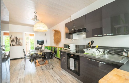 Chaillevette House | Holiday Home 'Du Porche' with Private Terrace and Wi-Fi