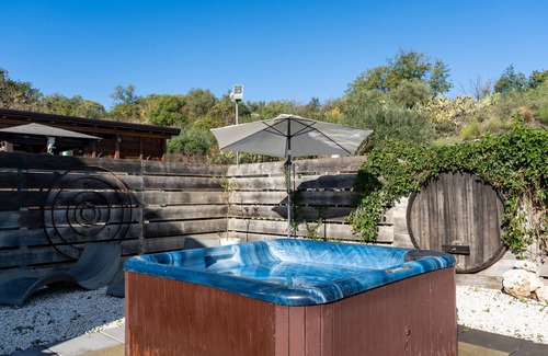 Piedimonte Etneo House | Holiday Home "Etna Stables" with Sea View, Whirlpool & Wi-Fi