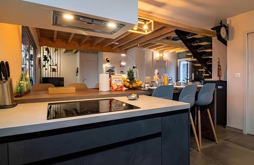 Arcizans-Avant House | Holiday Home 'Eden Des Pyrénées' with Mountain View, Private Terrace and Wi-Fi