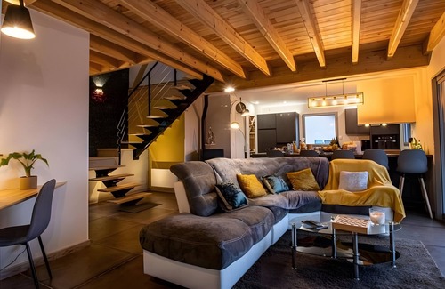 Arcizans-Avant House | Holiday Home 'Eden Des Pyrénées' with Mountain View, Private Terrace and Wi-Fi