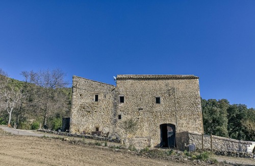 Seguero House | Holiday Home 'El Castell De Segueró' with Mountain View, Wi-Fi and Air Conditioning