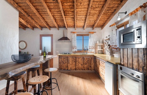 Isora House | Holiday Home 'El Rincón De Yeico' with Mountain View, Private Terrace and Wi-Fi