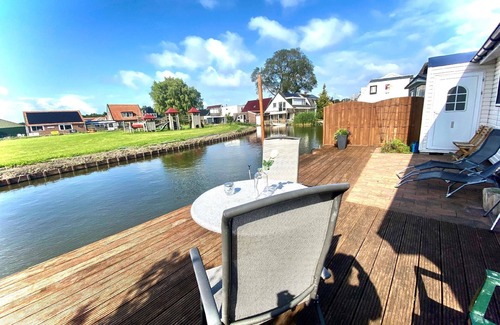 Onderdijk House | Holiday home Ela in Wervershoof with wood-fired barbecue, garden and terrace with access to the water