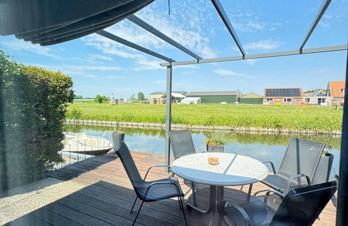Onderdijk House | Holiday home Ela in Wervershoof with wood-fired barbecue, garden and terrace with access to the water