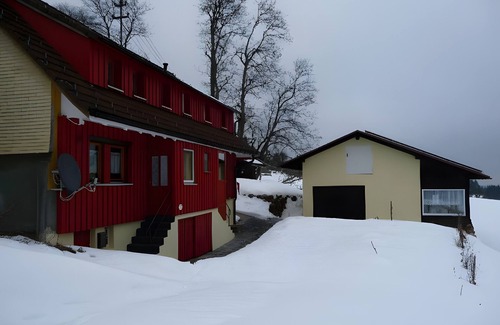 Eisenbach House | Holiday Home 'Elfi Mit 85qm' with Shared Terrace, Shared Garden and Wi-Fi