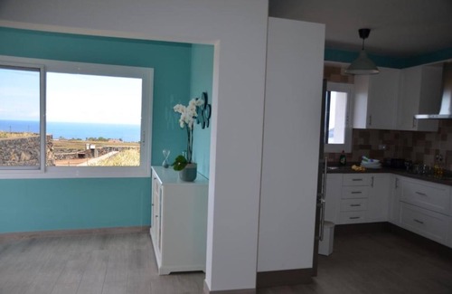 Frontera House | Holiday Home 'Elvira' with Sea View, Private Terrace and Wi-Fi