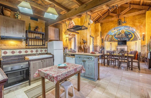 Algarinejo House | Holiday Home 'Ermita De Las Eras' with Mountain View, Wi-Fi and Air Conditioning