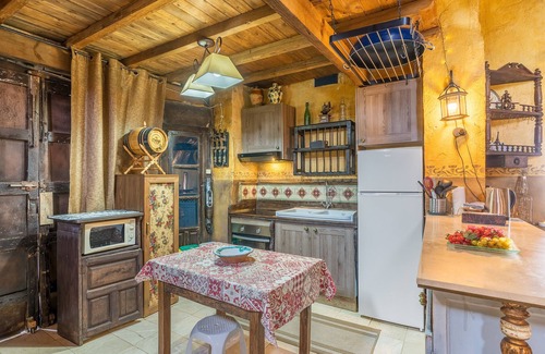 Algarinejo House | Holiday Home 'Ermita De Las Eras' with Mountain View, Wi-Fi and Air Conditioning