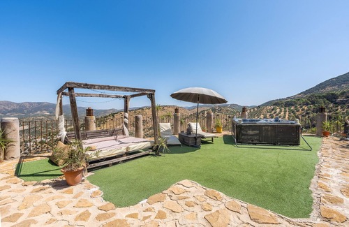 Algarinejo House | Holiday Home 'Ermita De Las Eras' with Mountain View, Wi-Fi and Air Conditioning