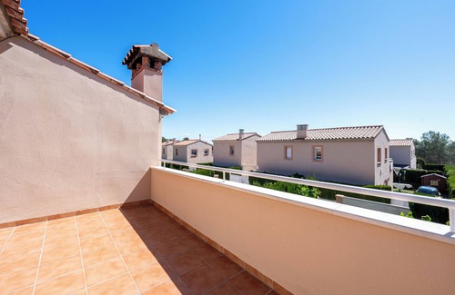 Miami Platja House | Holiday Home 'Isla Bonita' with Sea View, Wi-Fi and Air Conditioning
