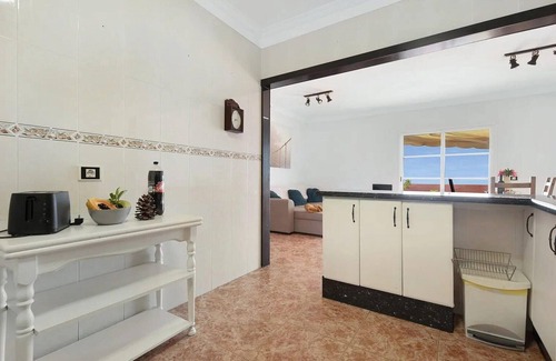 Puerto de la Cruz House | Holiday Home in Puerto near Playa Jardín