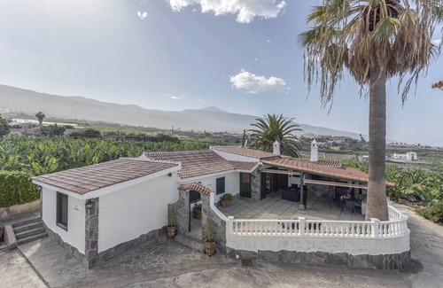 Puerto de la Cruz House | Holiday Home ‘La Casita de Los Orovales’ with Sea View, Mountain View & Terraces