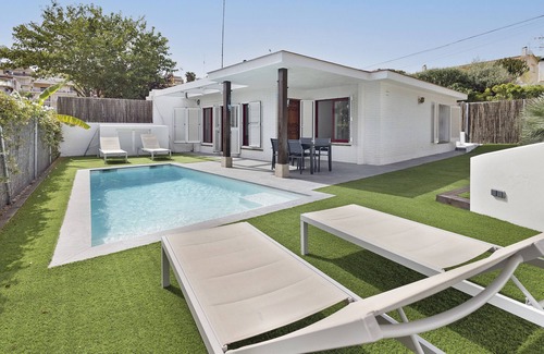Vallpineda House | Holiday Home with Moutain View, Private Pool, A/C & WiFi