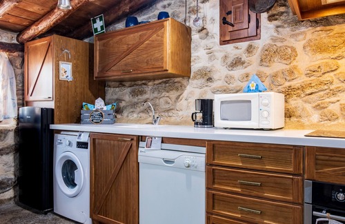 Villar de Corneja House | Holiday Home 'La Cuadra' with Mountain Views