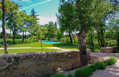 Colonzelle Cottage | Holiday Home 'Est' with Shared Pool, Private Terrace and Wi-Fi