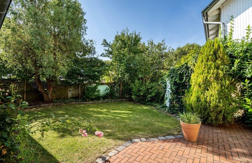 Blankenburg House | Holiday Home 'Ferienhaus Sommerrose' with Private Terrace, Private Garden and Wi-Fi