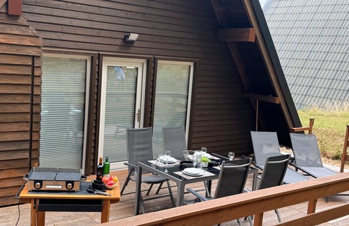 Bad Arolsen House | Holiday Home 'Ferienhaus 88' with Private Terrace and Wi-Fi