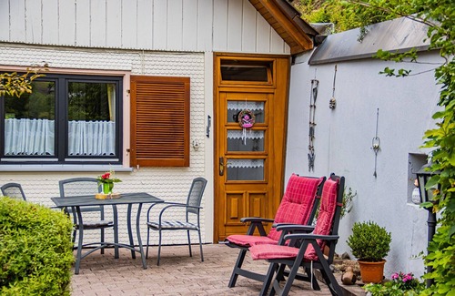 Oppenau Apartment | Holiday Home 'Ferienhaus Niedermättle' with Mountain View, Private Terrace and Wi-Fi