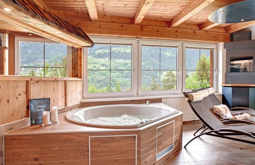 Oetz House | Holiday Home 'Ferienhaus Plattner' with Mountain View, Private Terrace and Wi-Fi