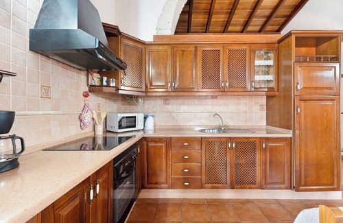 Las Galletas Apartment | Holiday Home 'Finca La Bonita Ap G1' with Shared Pool, Shared Terrace and Wi-Fi