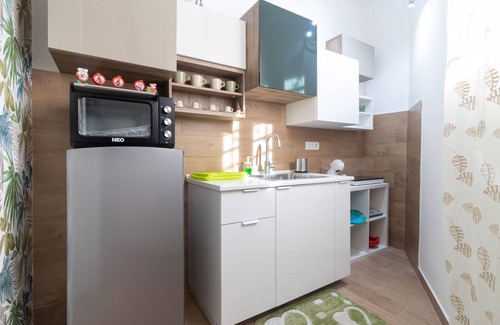 Adelfia House | Holiday Home 'Fiordiloto Apartment' with Private Terrace, Wi-Fi and Air Conditioning