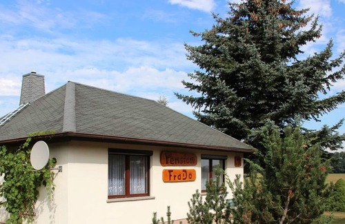Dissen-Striesow House | Holiday home FraDo - holiday home, living room, bedroom, kitchen, shower/toilet and terrace