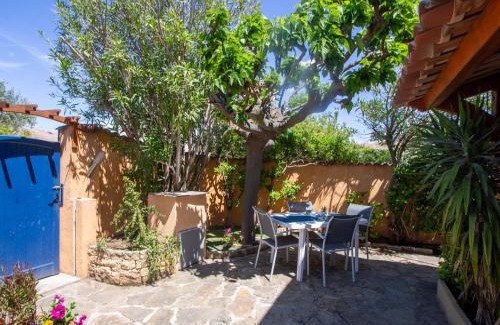 Les Bormettes House | Holiday Home Miramar by Interhome