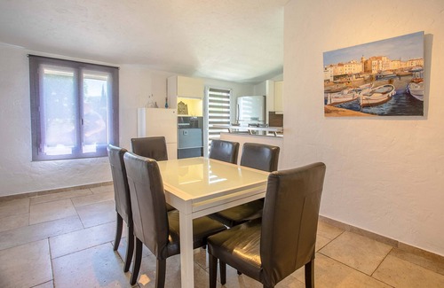 Plan-de-la-Tour House | Holiday Home 'Le Mas D Emponse' with Mountain View, Wi-Fi and Air Conditioning