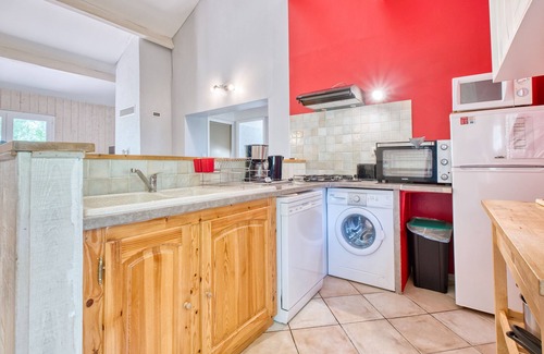 Salignac-Eyvignes House | Holiday Home 'La Grange De Léo' with Shared Pool, Private Terrace and Wi-Fi
