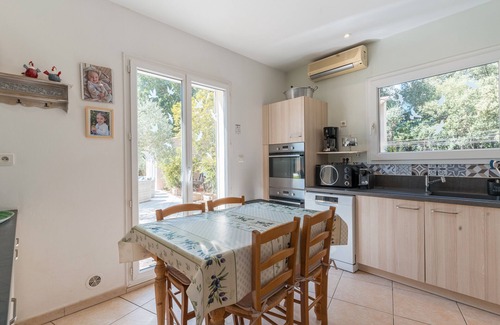 Salon-de-Provence House | Holiday Home 'Calme Et Sans Vis À Vis' with Private Pool, Private Terrace and Wi-Fi