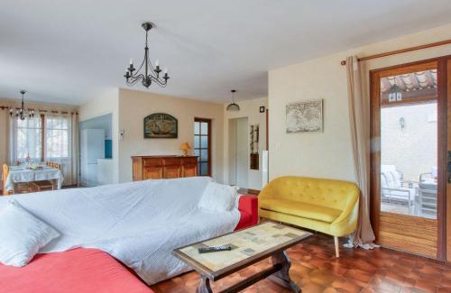 Six-Fours-les-Plages House | Holiday Home L'Arbousier by Interhome