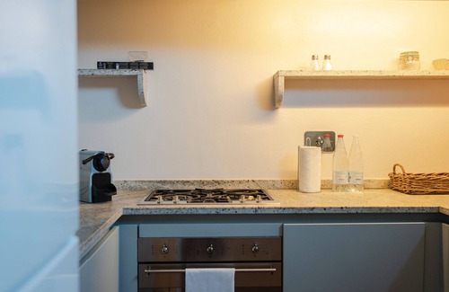 Cortona Apartment | Holiday Home 'Frantoio 4 Superior' with Shared Pool, Wi-Fi and Air Conditioning