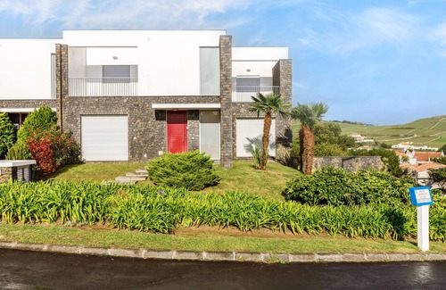 Fonte Bastardo House | Holiday Home 'Grande Moradia Do Pico Da Bagacina' with Sea View, Wi-Fi and Air Conditioning