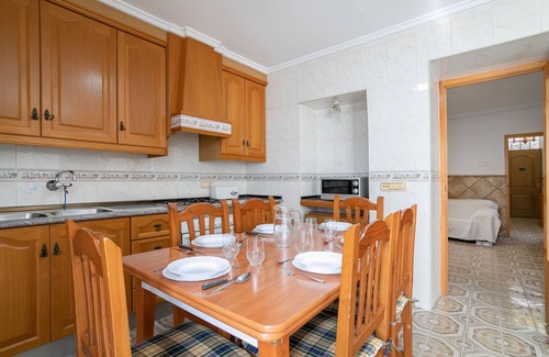 Alicante House | Holiday Home 'Geranio' with Private Terrace, Wi-Fi and Air Conditioning