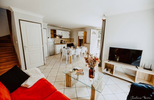 Vals-les-Bains Apartment | Holiday Home 'Gite Villa T3' with Shared Pool, Wi-Fi and Air Conditioning