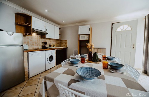 Vals-les-Bains Apartment | Holiday Home 'Gite Villa T3' with Shared Pool, Wi-Fi and Air Conditioning