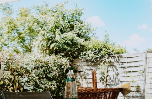 Vals-les-Bains Apartment | Holiday Home 'Gite Villa T3' with Shared Pool, Wi-Fi and Air Conditioning