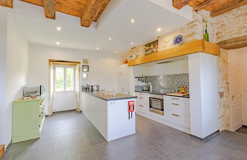 Jayac House | Holiday Home 'Gîte La Mauratie' with Shared Pool, Private Terrace and Wi-Fi