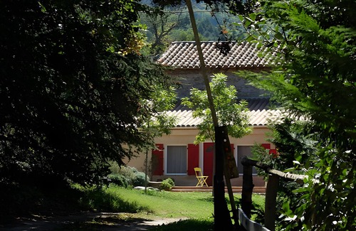 Sahorre House | Holiday Home 'Gîte Le Chant Des Oiseaux' with Mountain View, Wi-Fi and Air Conditioning