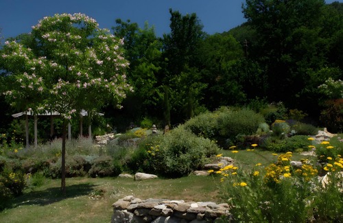 Sahorre House | Holiday Home 'Gîte Le Chant Des Oiseaux' with Mountain View, Wi-Fi and Air Conditioning