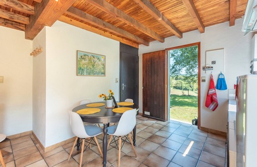 Peyrouse House | Holiday Home 'Gîte Lieuj' with Mountain View, Private Terrace and Wi-Fi