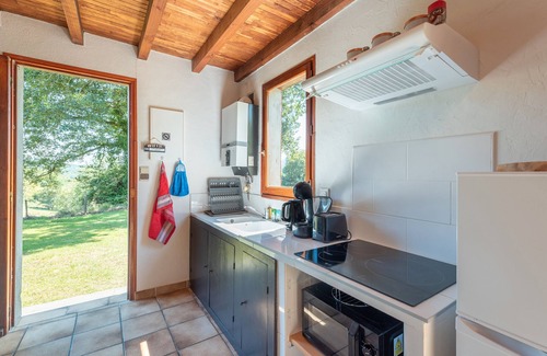 Peyrouse House | Holiday Home 'Gîte Lieuj' with Mountain View, Private Terrace and Wi-Fi