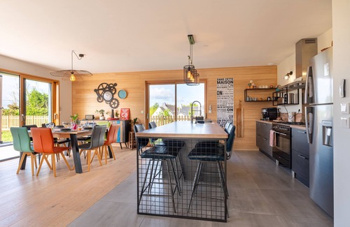 Sarzeau House | Holiday Home 'Gite Ty Laouen' with Private Terrace and Wi-Fi