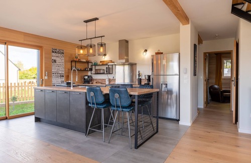 Sarzeau House | Holiday Home 'Gite Ty Laouen' with Private Terrace and Wi-Fi