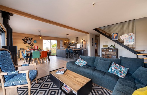 Sarzeau House | Holiday Home 'Gite Ty Laouen' with Private Terrace and Wi-Fi