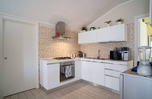 Recanati House | Holiday Home "Giugiò" with Mountain View, Terrace and Air Conditioning