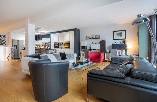 Concarneau House | Holiday Home 'Grand Loft Plein Centre Concarneau' with Private Terrace