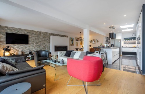 Concarneau House | Holiday Home 'Grand Loft Plein Centre Concarneau' with Private Terrace