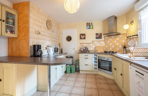 Pouldreuzic House | Holiday Home 'Grande Maison À 5min Des Plages' with Shared Pool, Terrace and Private Garden