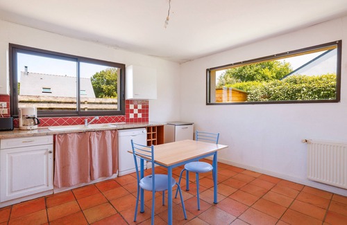 Garlan House | Holiday Home 'Grande Maison Familiale Proche Gr34' with Private Terrace and Private Garden